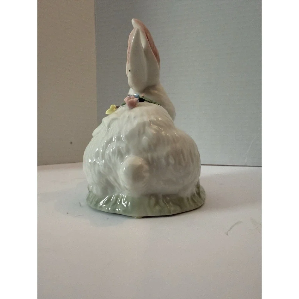 Vintage Heritage House Porcelain Bunny Music Box Floral Grandma 